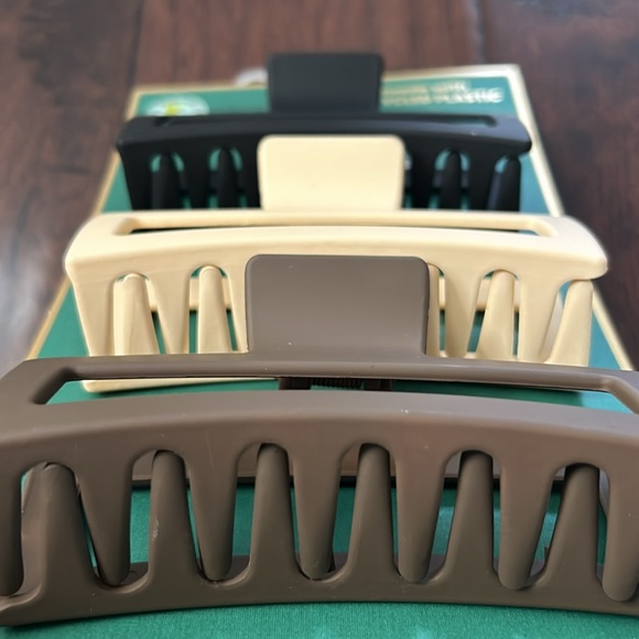 Hair Claw Clips (Set of 3) - Picture 3 of 3